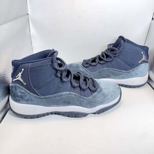 Air Jordan 11 Retro Heiress Midnight Navy Velvet Suede Size 8 136046-017
